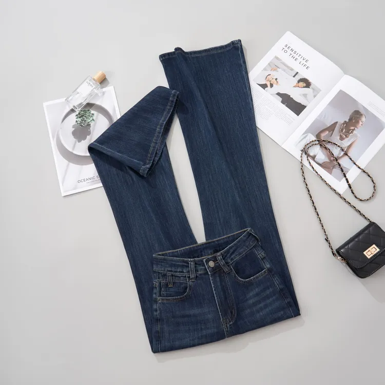 深色不贴腿微喇牛仔裤女秋冬季新款2025年高腰显瘦百搭弹力筒喇裤