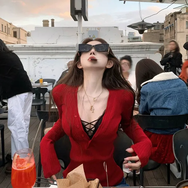 欲望性感红色新年v领毛衣女士春秋冬修身下摆衬衫配长袖辣妹上