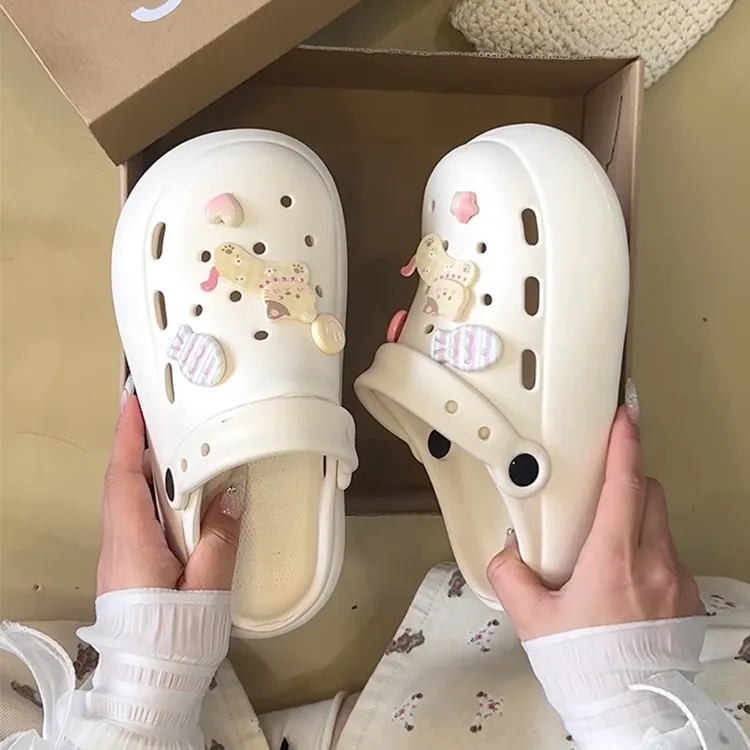 卡通可爱小猫洞洞鞋女夏外穿网红2025爆款厚底沙滩包头凉拖鞋假日
