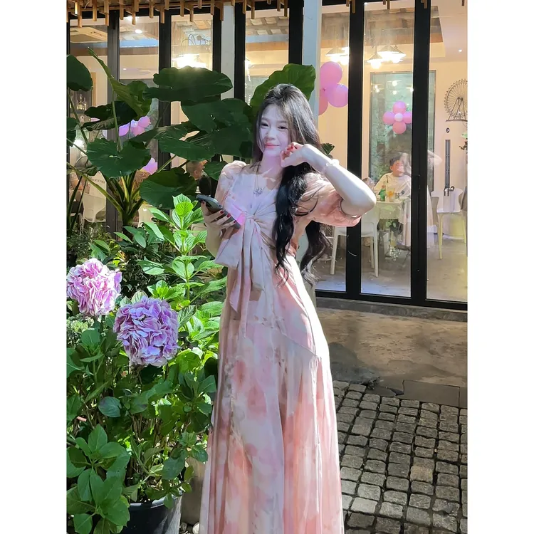 桃喜家·瑰夏 绣夏原创 v 领绑带夏新款中袖收腰显瘦设计感长裙