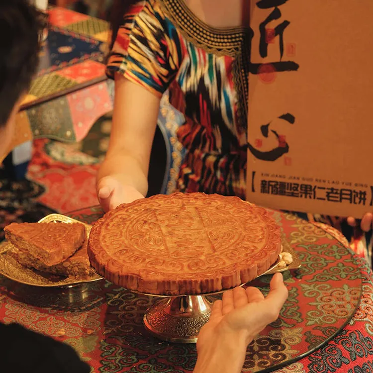 新疆坚果仁老月饼大月饼中秋送礼新疆特色酥脆10种坚果高档礼盒