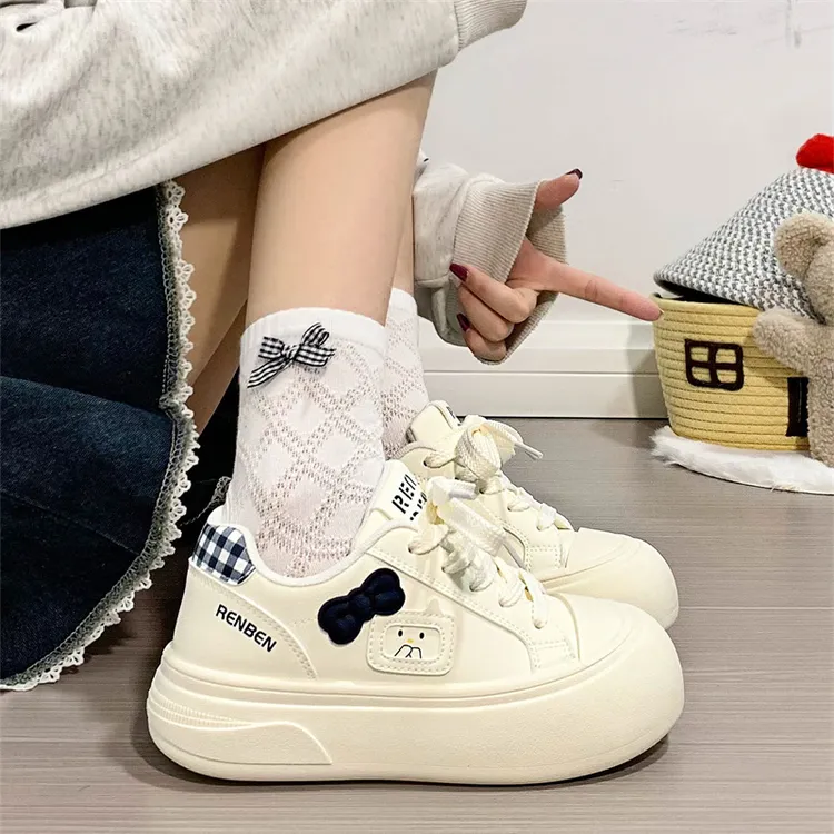 人本蝴蝶结小白鞋女厚底2026春季新款原创百搭软底轻便大头板鞋女