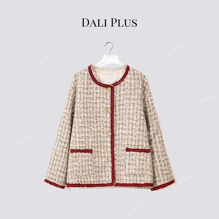 DALI PLUS彩宝小香90白鹅绒服”C位战袍红丝绒羽绒外套-D5MM3187