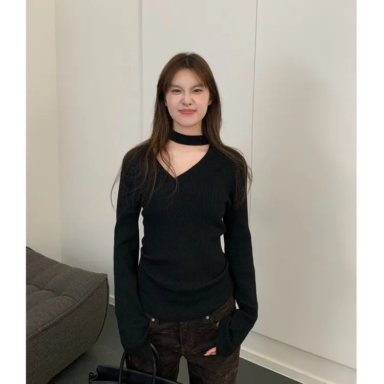 天丝羊毛挂脖V领长袖针织衫女秋冬韩系设计感百搭修身上衣 ST835