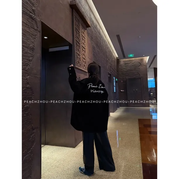 『PEACHZHOU』灯芯绒珍珠徽标宽松翻领廓形衬衫休闲高级感中性外套