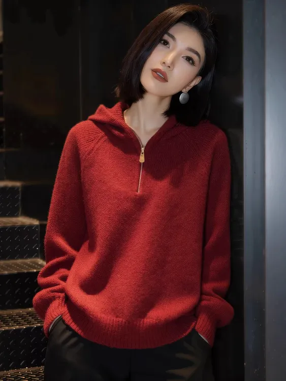 2025新款冬季老钱风复古红色半拉链连帽针织衫女宽松显瘦百搭毛衣