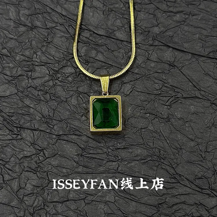 钛钢项链 气质轻奢百搭绿色复古精致精致简约镶嵌小众设计感项链