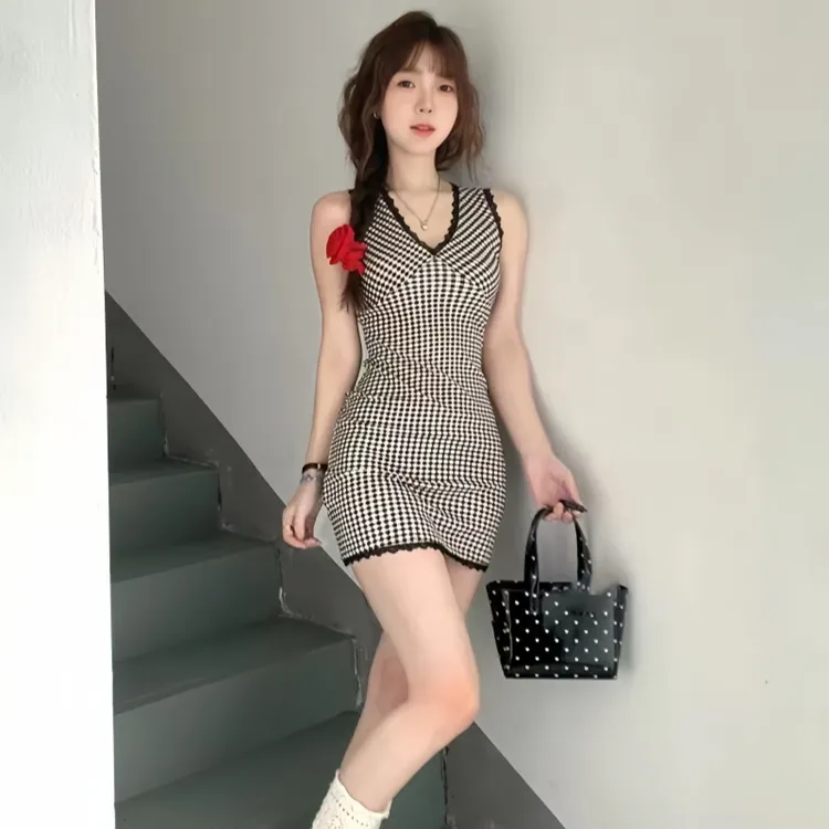 纯欲风蕾丝边v领格子拼接背心连衣裙女夏季收腰显瘦气质包臀短裙