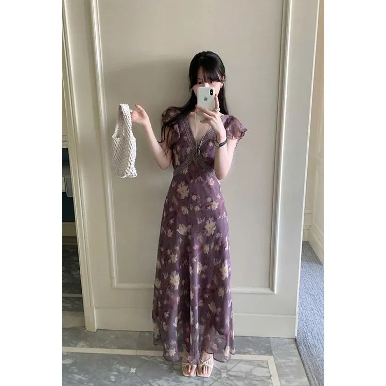 法式气质独特漂亮V领连衣裙掐腰裙女夏新款绝美小飞袖碎花长裙子