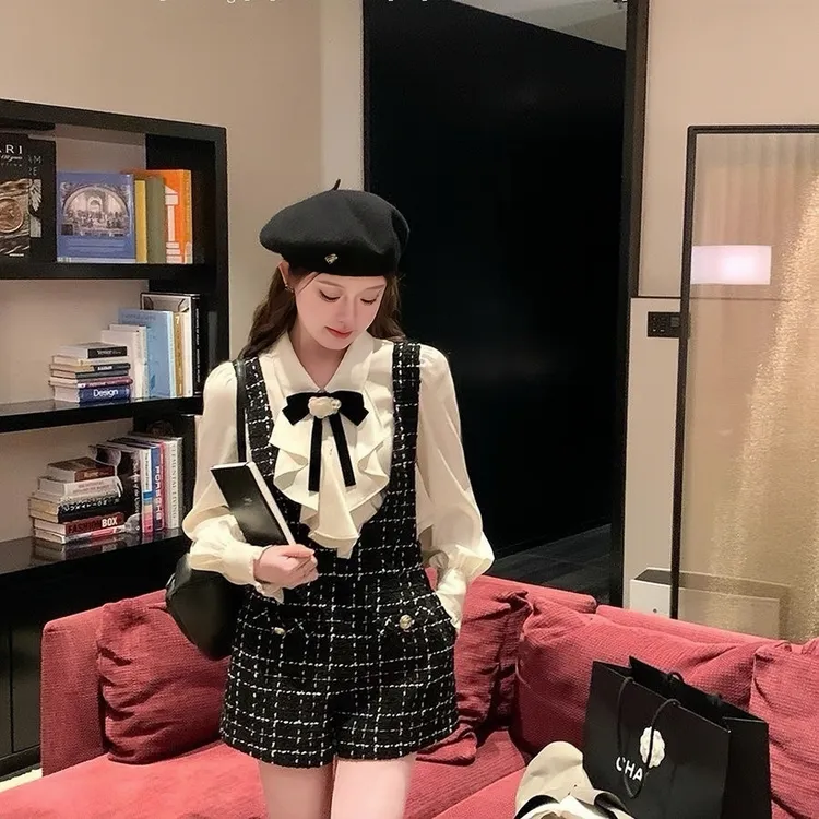 【RJ】春季新款法式荷叶边衬衫时尚洋气复古小香风格纹背带裤套装女