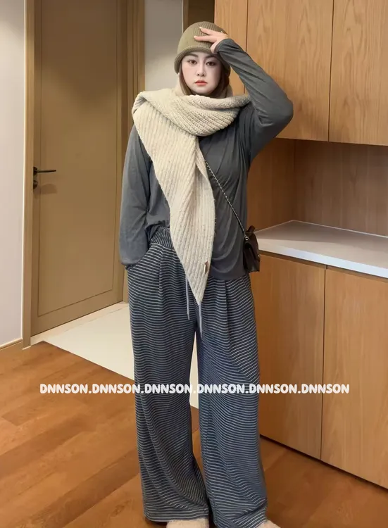 现货【大妮妮】大码线条艺术家条纹休闲阔腿裤2025款松紧腰直筒裤