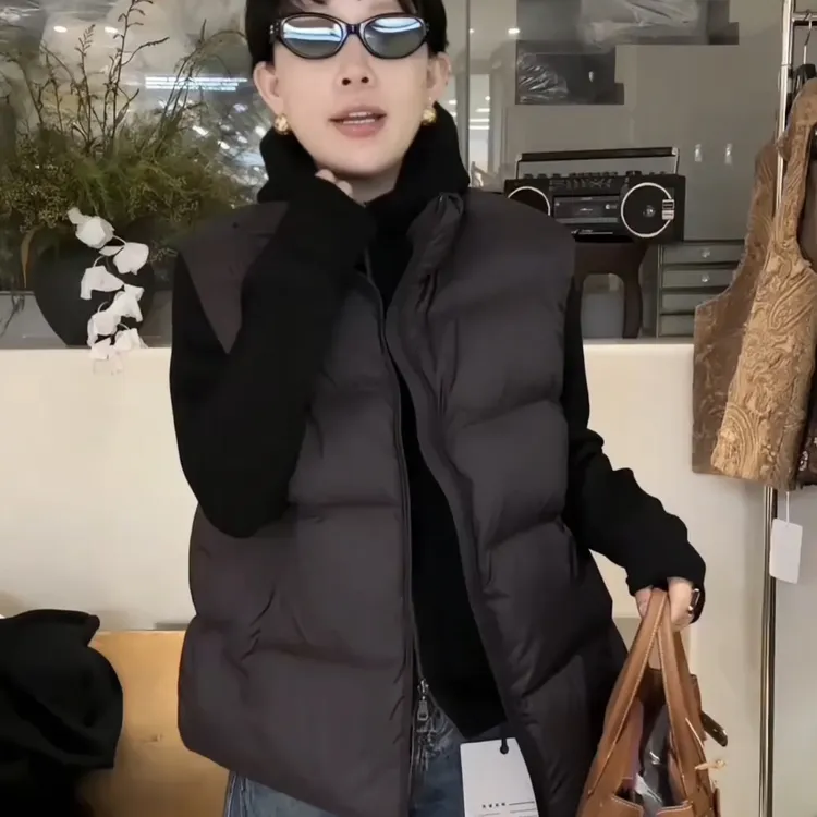 《越穿越喜欢》冬季33231休闲宽松白鹅绒马甲无袖羽绒服马夹背心