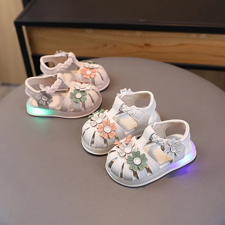 花朵亮灯儿童宝宝凉鞋女幼童学步鞋1-2岁小童公主鞋包头防踢软底