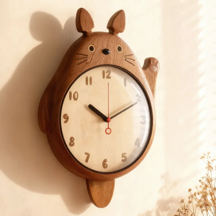 可爱实木龙猫儿童卧室静音挂钟客厅装饰创意家用简约时尚个性时钟
