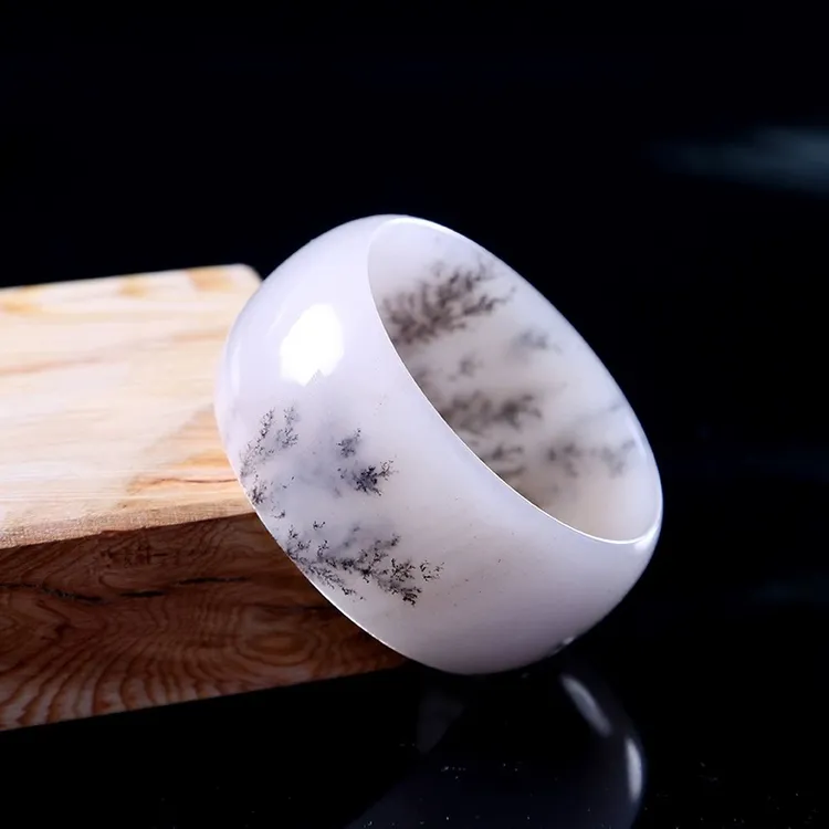 内蒙古佘太翠白色草花冰透精美轮胎款玉镯子