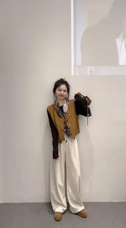 2025秋季新款麂皮绒马甲女宽松坎肩马夹叠穿打底衫休闲裤三件套