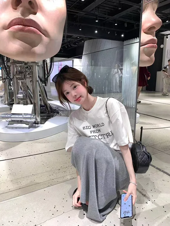 韩版简约白色字母短袖T恤女2025春夏新款灰色高级半身裙两件套