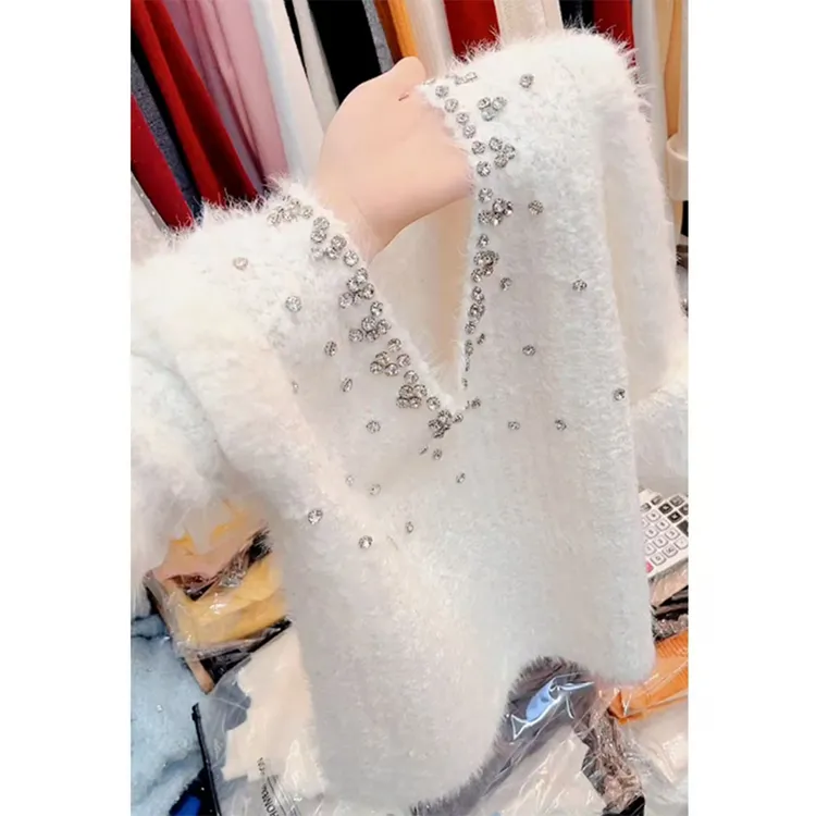 法式气质温柔风钉珠V领针织毛衣女秋冬大码胖MM洋气百搭内搭上衣