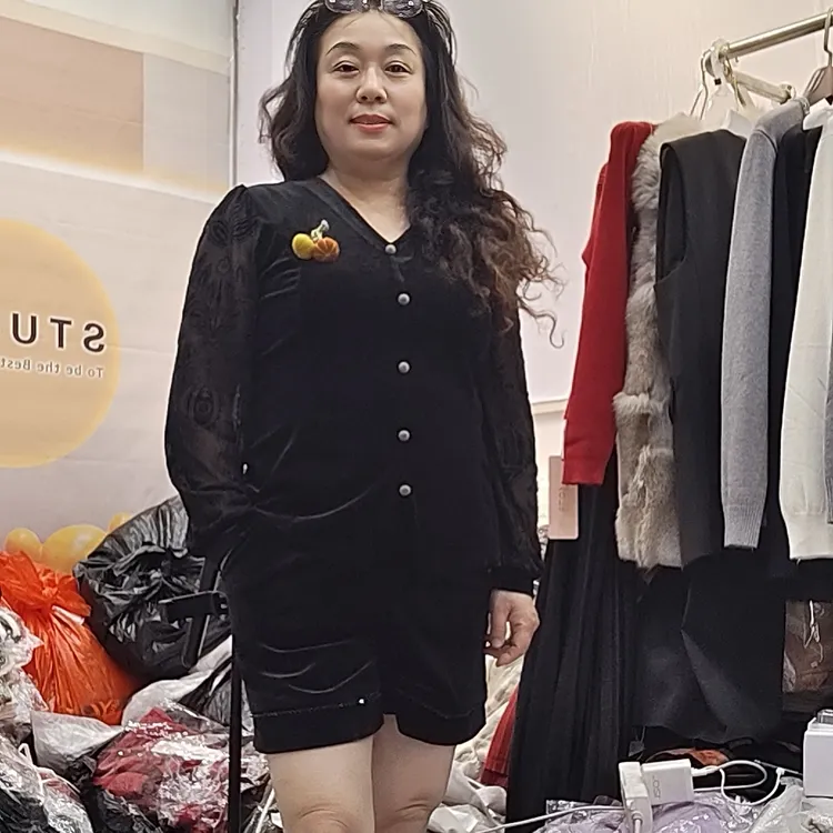 秋季妈妈装修身V领长袖丝绒小衫女装套装