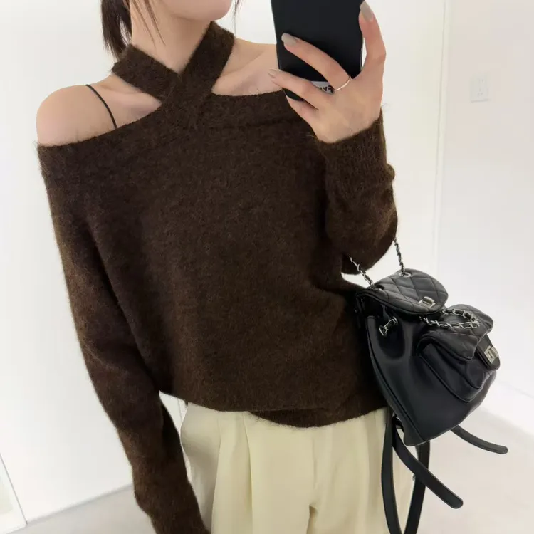 韩版设计感露肩交叉挂脖针织衫女秋冬新款气质显瘦别致毛衣上衣