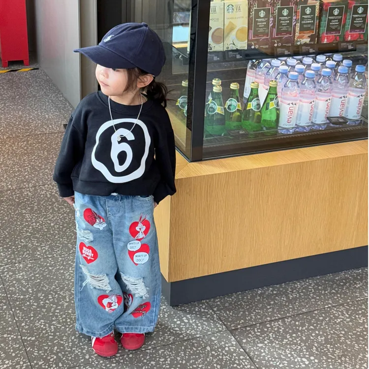 小惜亦2025韩版女童洋气数字黑色卫衣搭印花牛仔裤黑色骑行裤套装