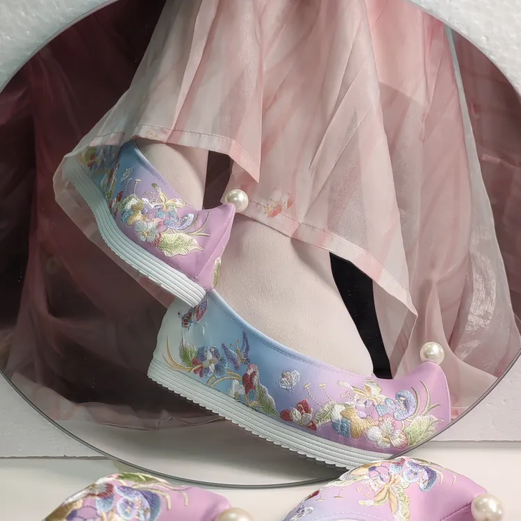 汉服鞋子女原创新款翘头弓鞋平底内增高绣花鞋明制汉元素古风鞋子