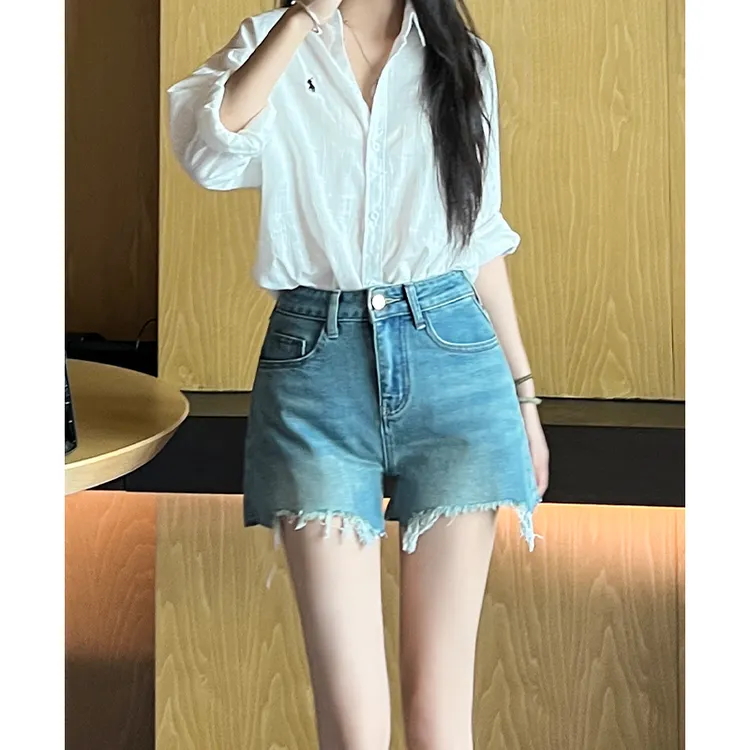 浅蓝色破洞牛仔短裤2025年夏季新款个性高腰水洗A字阔脚热裤女