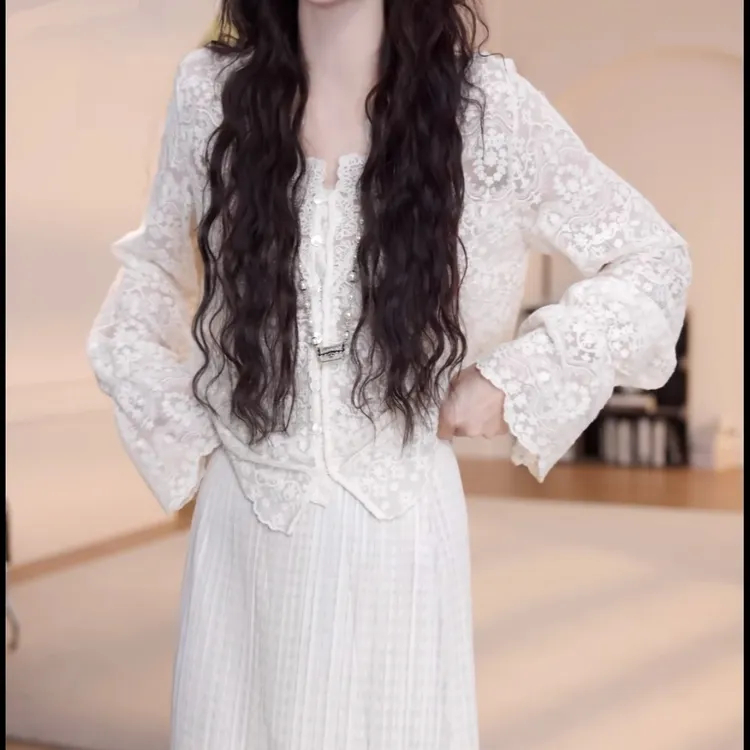 早秋百搭蕾丝防晒喇叭袖开衫长袖T恤女2025设计感新款时尚上衣