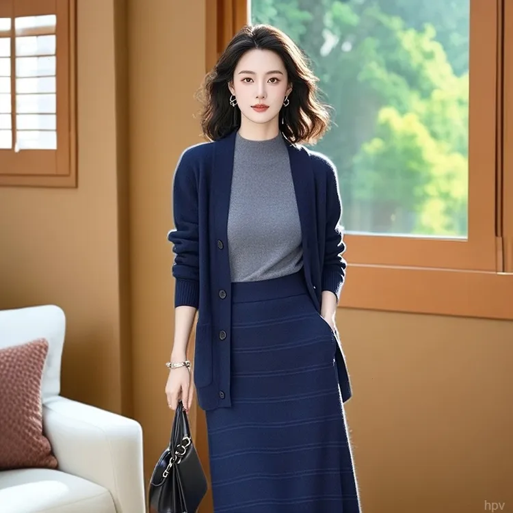 2025秋冬新款女高级感慵懒风时尚独特别致超好看毛衣上衣针织开衫