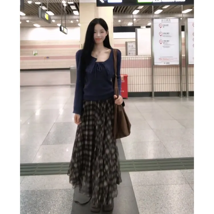 2025早秋新款女韩系穿搭短款毛衣开衫内搭修身抹胸高腰格纹半身裙