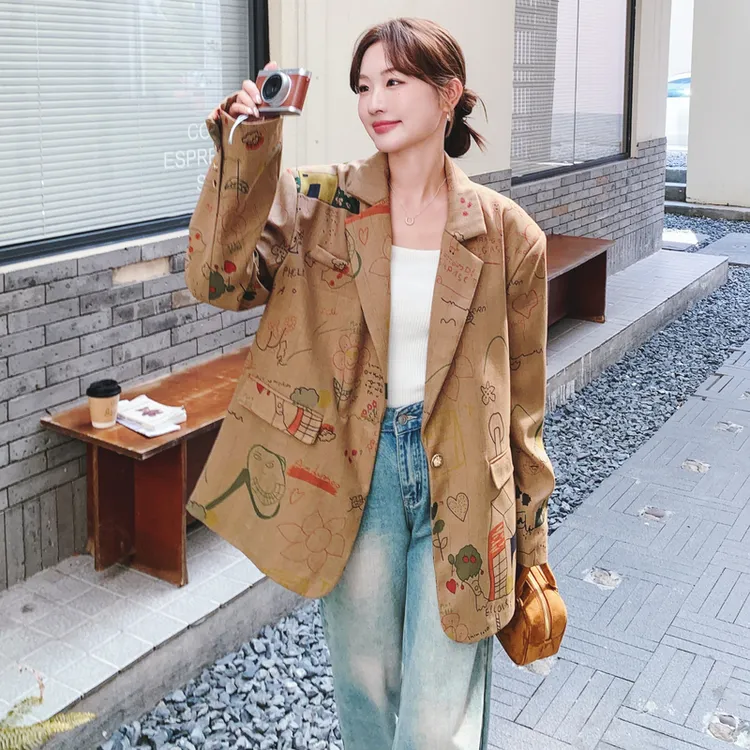 卡其色复古涂鸦印花西装外套女2025年春秋新款设计感休闲西服上衣