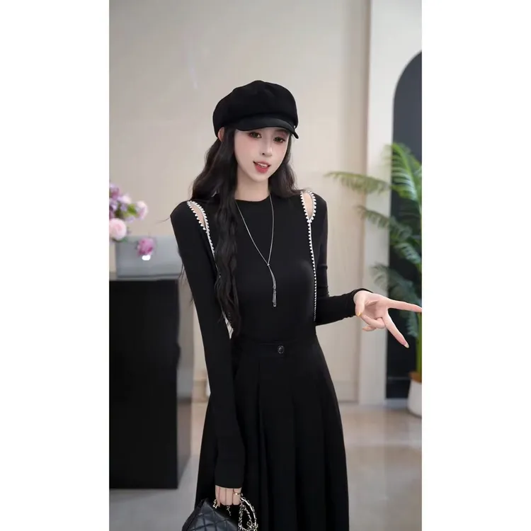 YUANLIANSU/圆脸酥【停云落月】千金风小众钉珠露肩圆领上衣女秋季