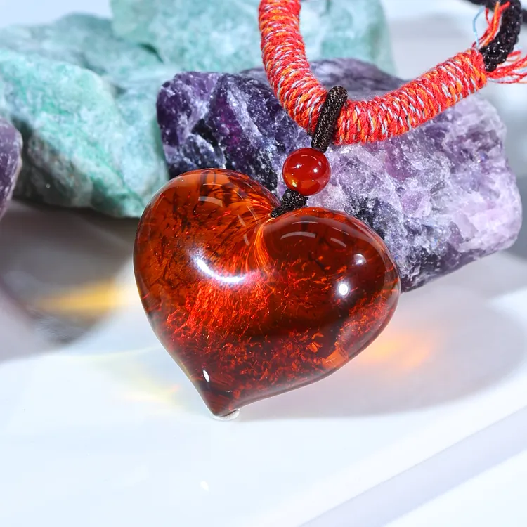 【颜如蜜珠宝】时尚休闲贵气百搭编织款岩浆葡萄红蜜蜡桃心吊坠
