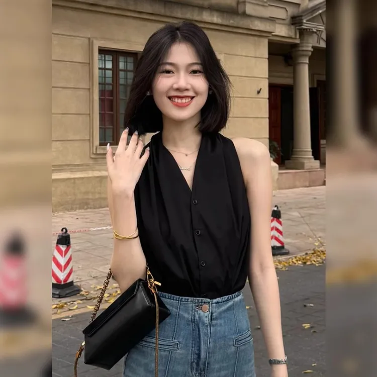 2025新款高级感黑色挂脖吊带背心女夏季设计感独特绝美无袖小上衣