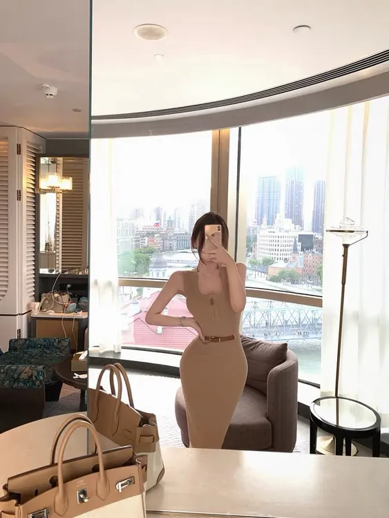 U领无袖包臀连衣裙女夏季时尚设计感拉链针织修身显瘦收腰背心裙