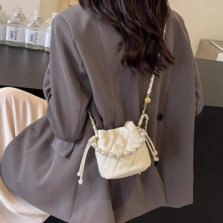 精致斜挎小包包女2024新款夏天白色高级感小众轻奢单肩包网红包包