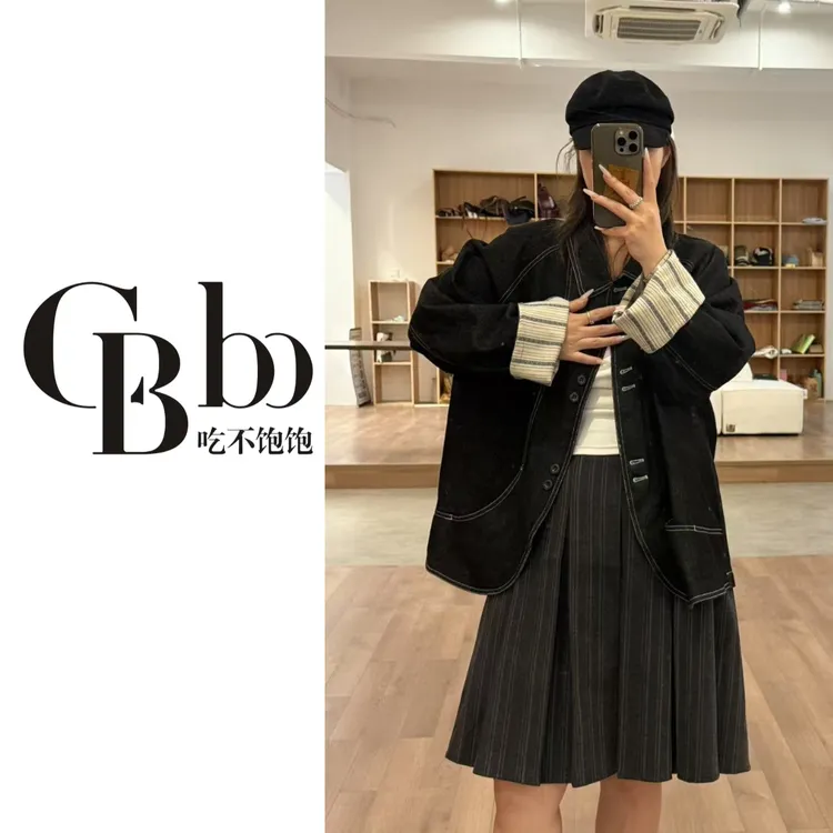 【吃不饱饱】大码 满分格调 设计感袖口拼格子翻领牛仔外套5558