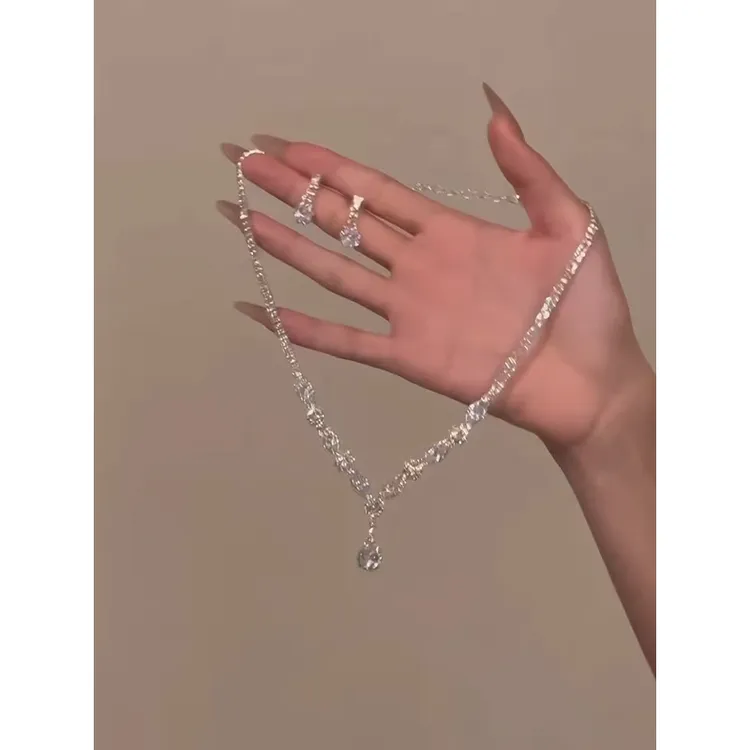 铜合金合成锆石项链 满钻爆闪水滴流苏项链女轻奢小众锁骨链颈链