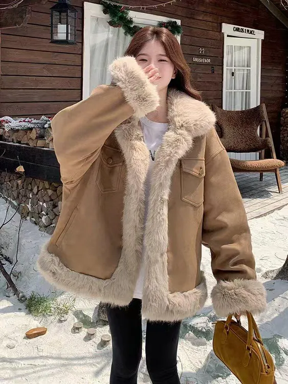 2025新款卡其色羊羔毛外套女冬高级感环保皮草加厚拼接毛毛绒大衣