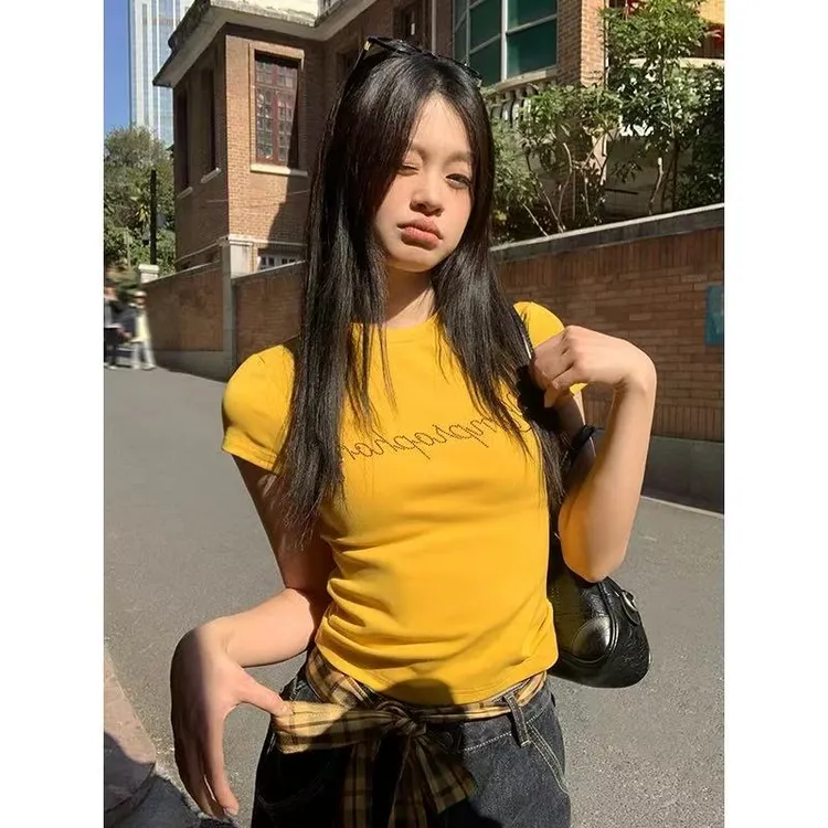 美式复古黄色字母烫钻正肩短袖t恤女装夏季2025新款修身显瘦上衣