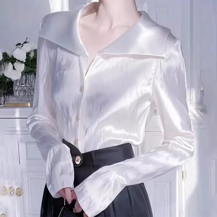 法式白色翻领衬衫女士秋季时尚职业高级感独特超好看缎面休闲上衣