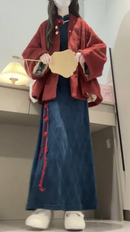 秋冬穿搭一整套新中式红色外套搭配蓝色复古改良旗袍连衣裙两件套