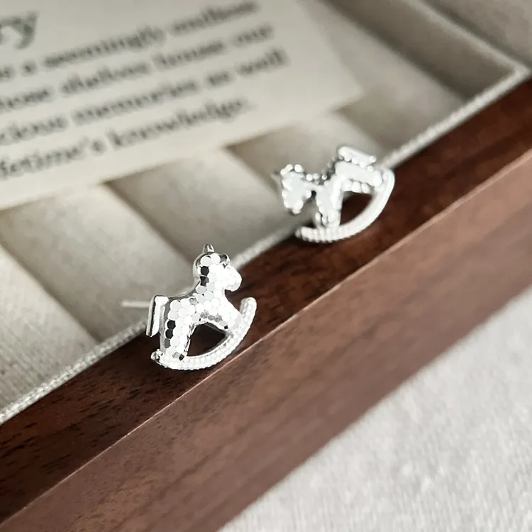 925银耳饰 纯银碎碎冰木马耳钉女马年新款简约小众设计轻奢养耳洞