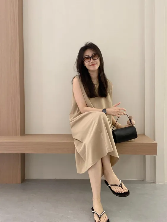 法式高级感简约无袖连衣裙女2025夏季新款复古气质宽松中长款裙子