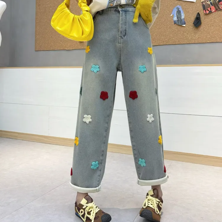 加绒加厚彩色小花刺绣高腰显瘦阔腿牛仔裤女大码休闲秋冬老爹裤