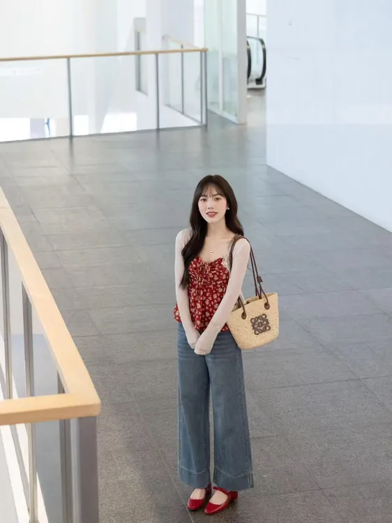 2025夏季新薄款针织开衫外搭复古红色碎花吊带背心百搭牛仔裤套装