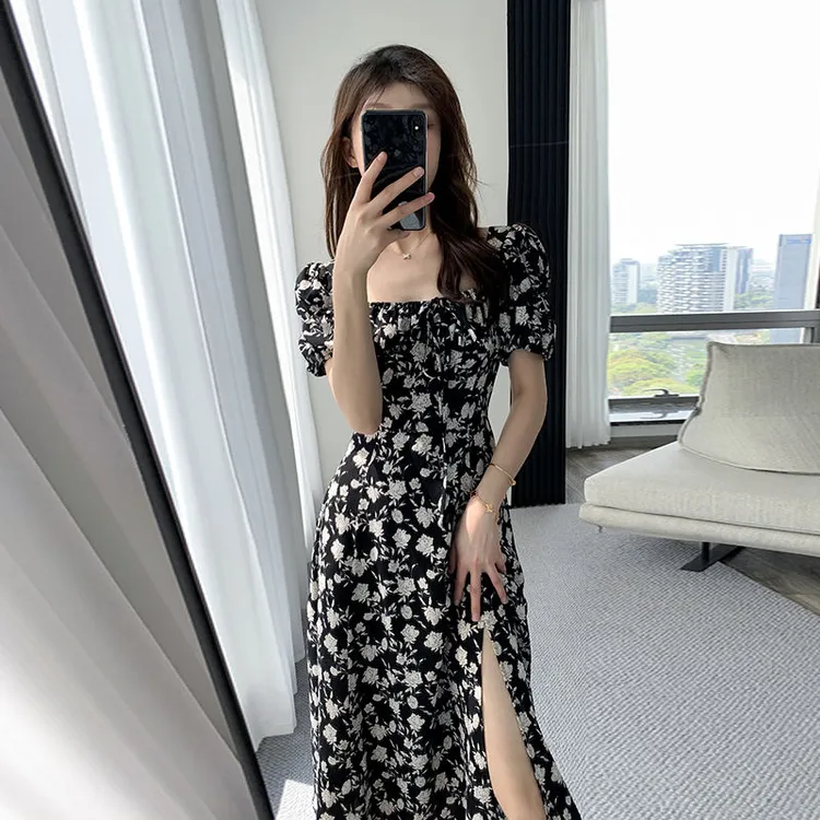 黑色碎花连衣裙女2025夏新款高级感法式显瘦方领开叉网红裙子6843