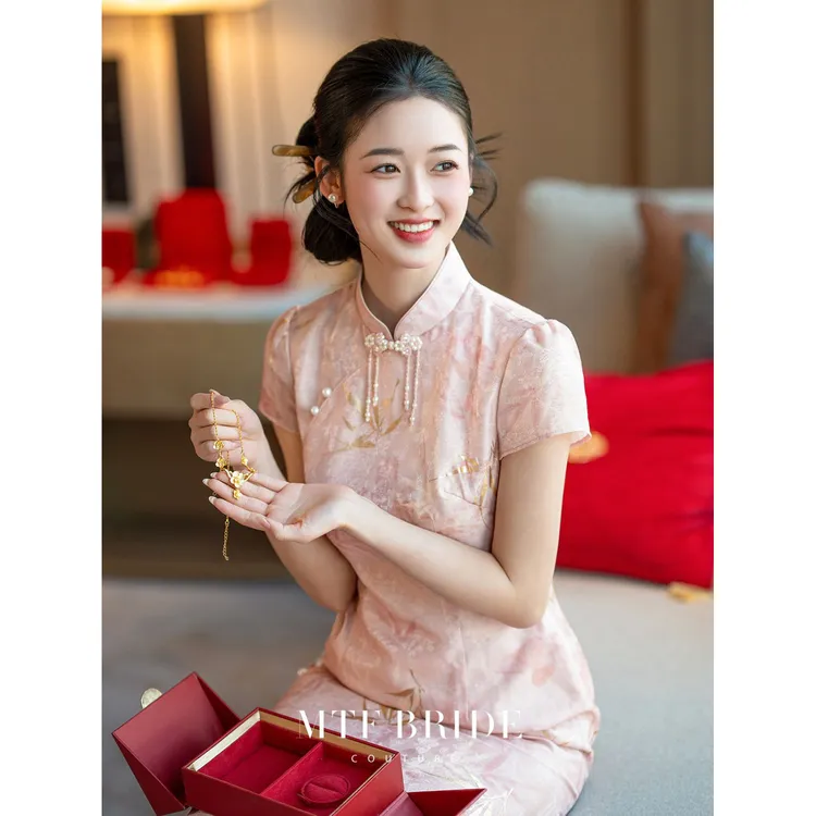 新中式粉色旗袍女2025年春季气质新款订婚礼服裙日常可穿连衣裙