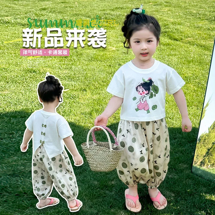 夏日洋气女孩套装卡通可爱荷叶小女孩印花蝴蝶结开衩短袖两件套