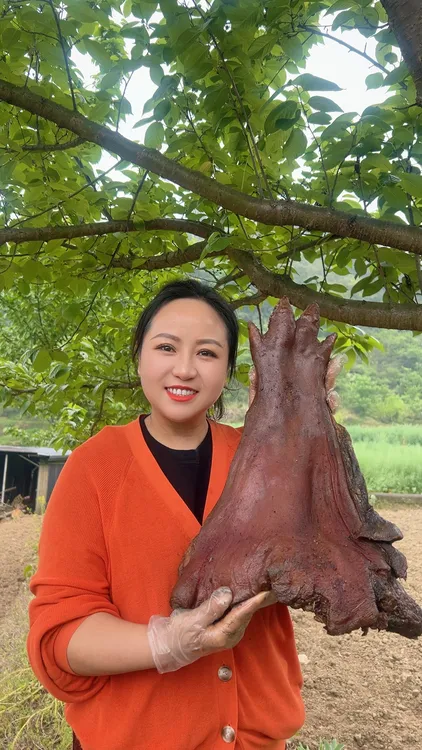 【腊猪脚】懒人福音 传统柏香烟熏腊猪脚洗净切小开袋即炖